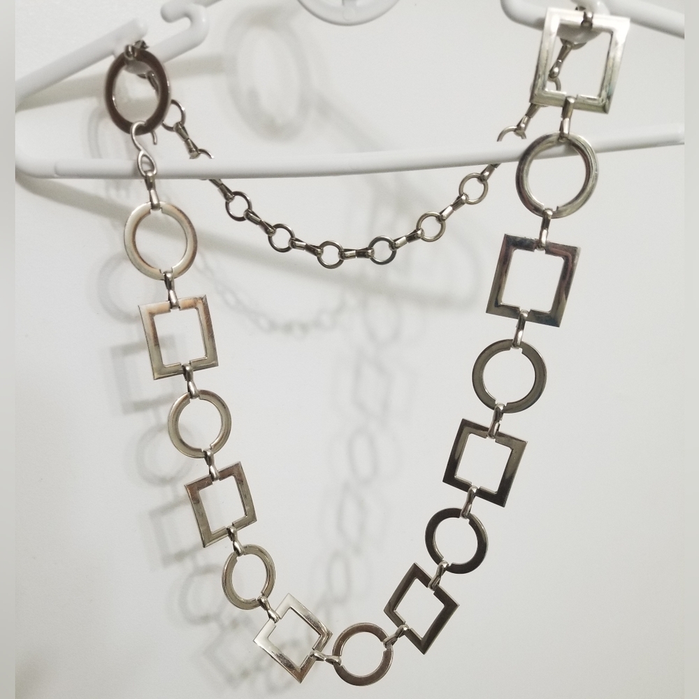 GUC small silvertone belt w square & circle links